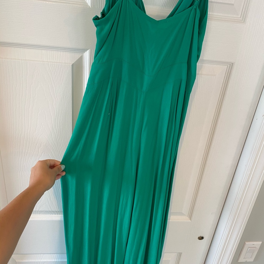 NWT! Green jumpsuit with cutout in front - Picture 9 of 10